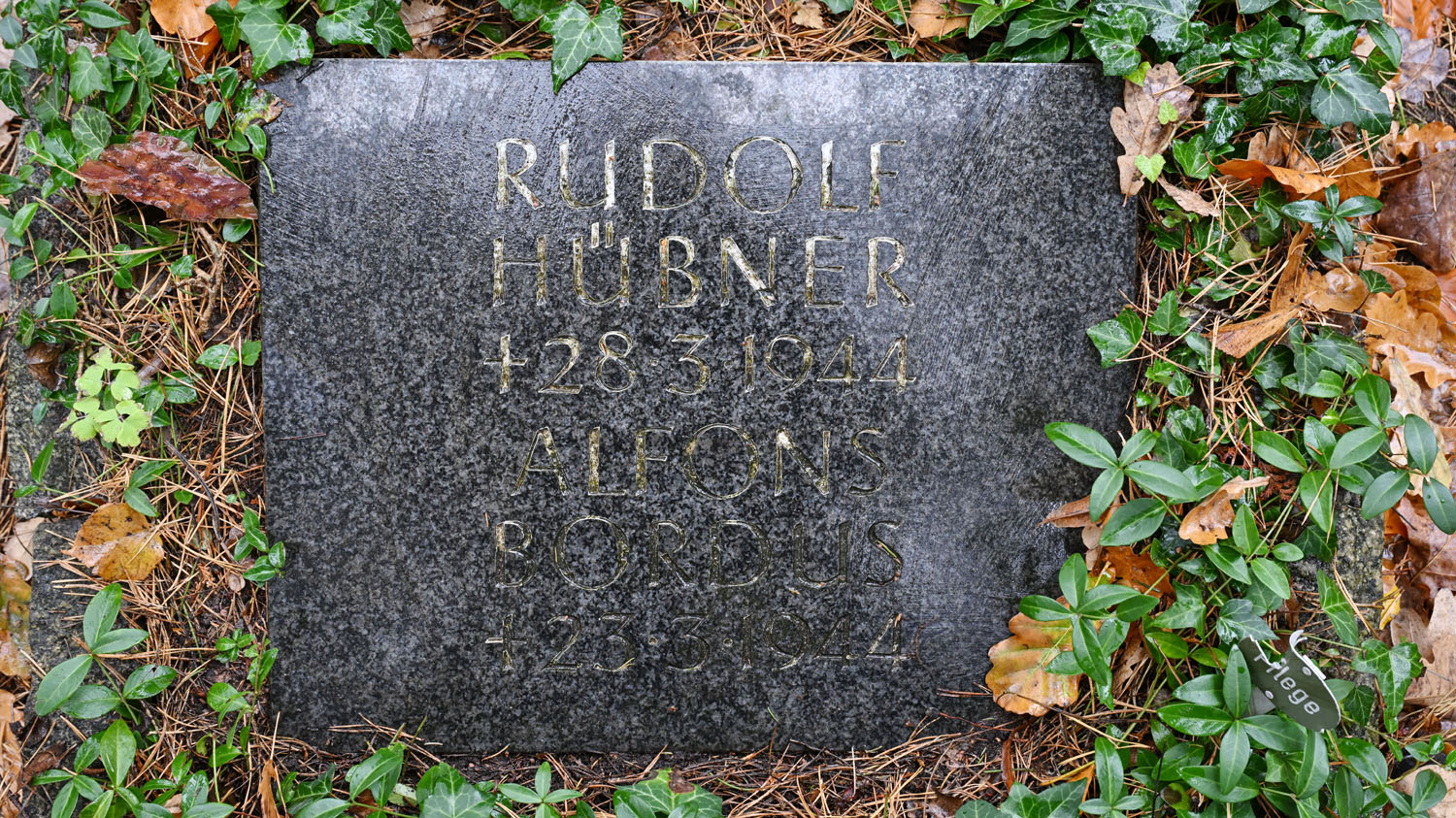 Grabstein für Afanassij („Alfons“) Bordus und Rudolf Hübner