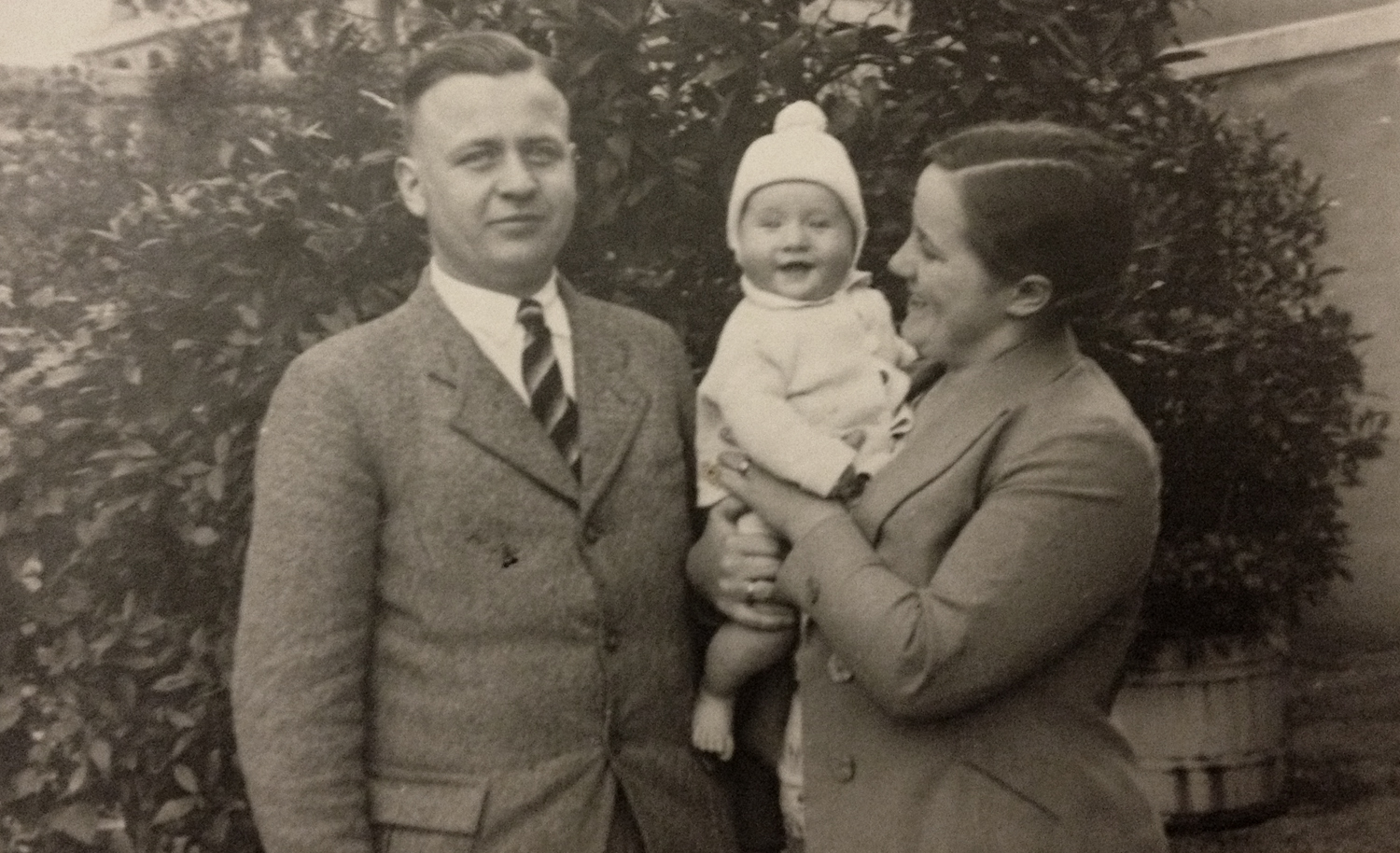 Wolfgang Bauche mit seinen Eltern, 1936