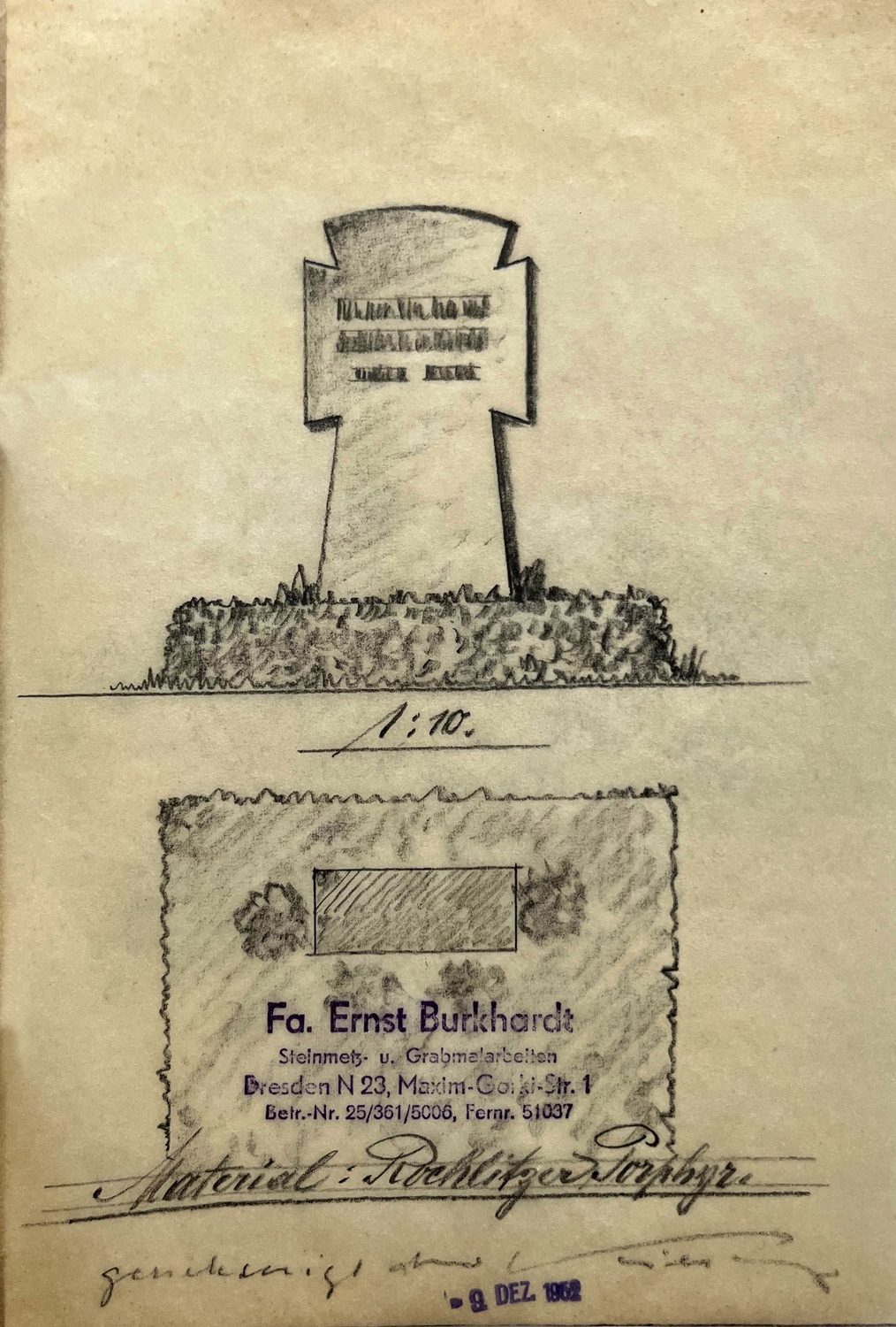 Entwurfsskizze der Firma Ernst Burkhardt für einen stehenden Grabstein, 1962
© Sammlung Verwaltung des Elias-, Trinitatis- und Johannisfriedhofs