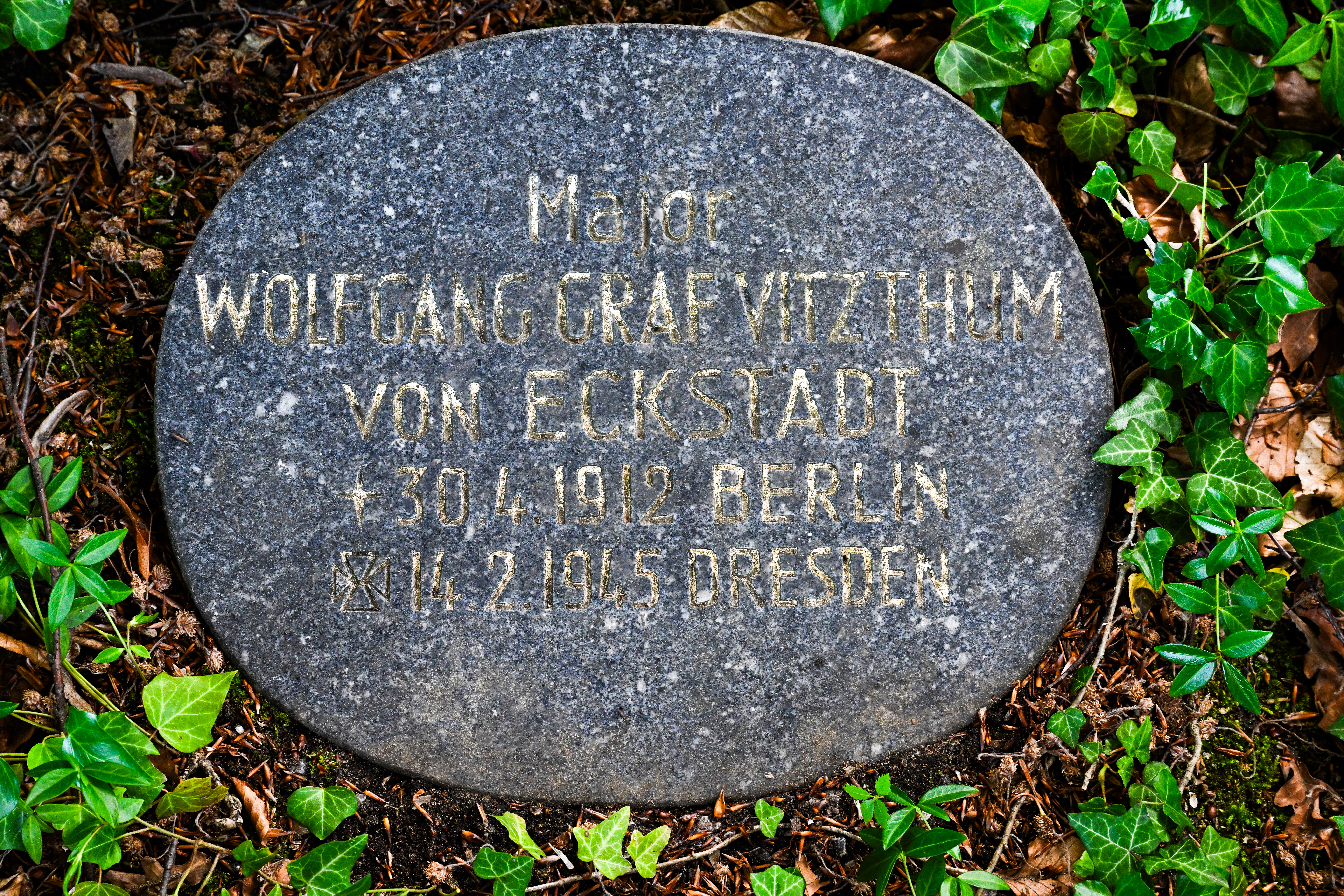 Grabstein für Major Wolfgang Graf Vitzthum von Eckstädt im Familiengrab
© StSG/GSMP, Holm Helis, 2026