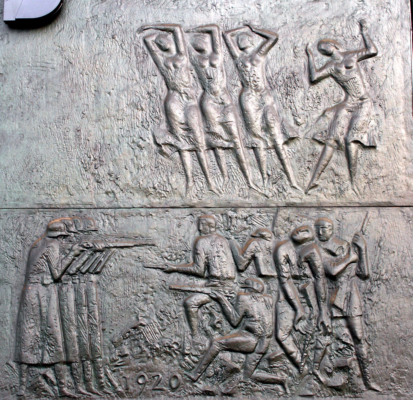 Bronze-Eingangstür des Kulturpalasts „Vom Kapp-Putsch bis zur Zerstörung 1945“, Ausschnitt zur Entwicklung des Tanzes und zum Kapp-Putsch (unten)
© SLUB/Deutsche Fotothek, Andrea Kiehn, 2022