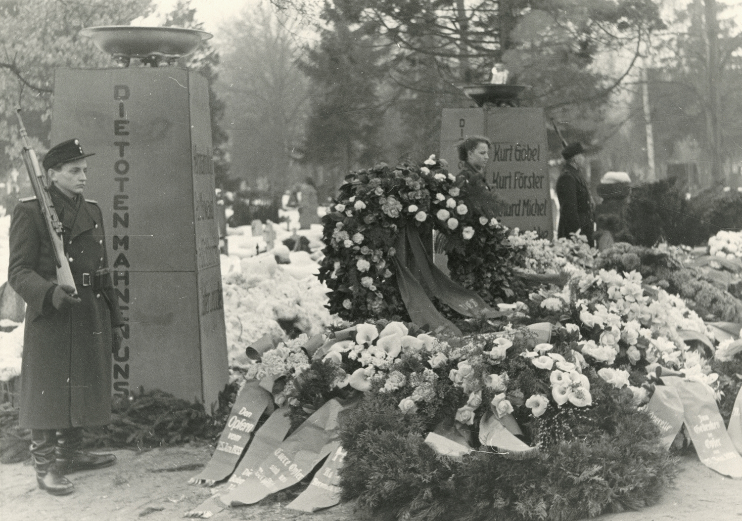 Provisorische Stelen, 1953
© Museen der Stadt Dresden – Stadtmuseum Dresden, SMD_Ph_1998_04395, Photo Rehor