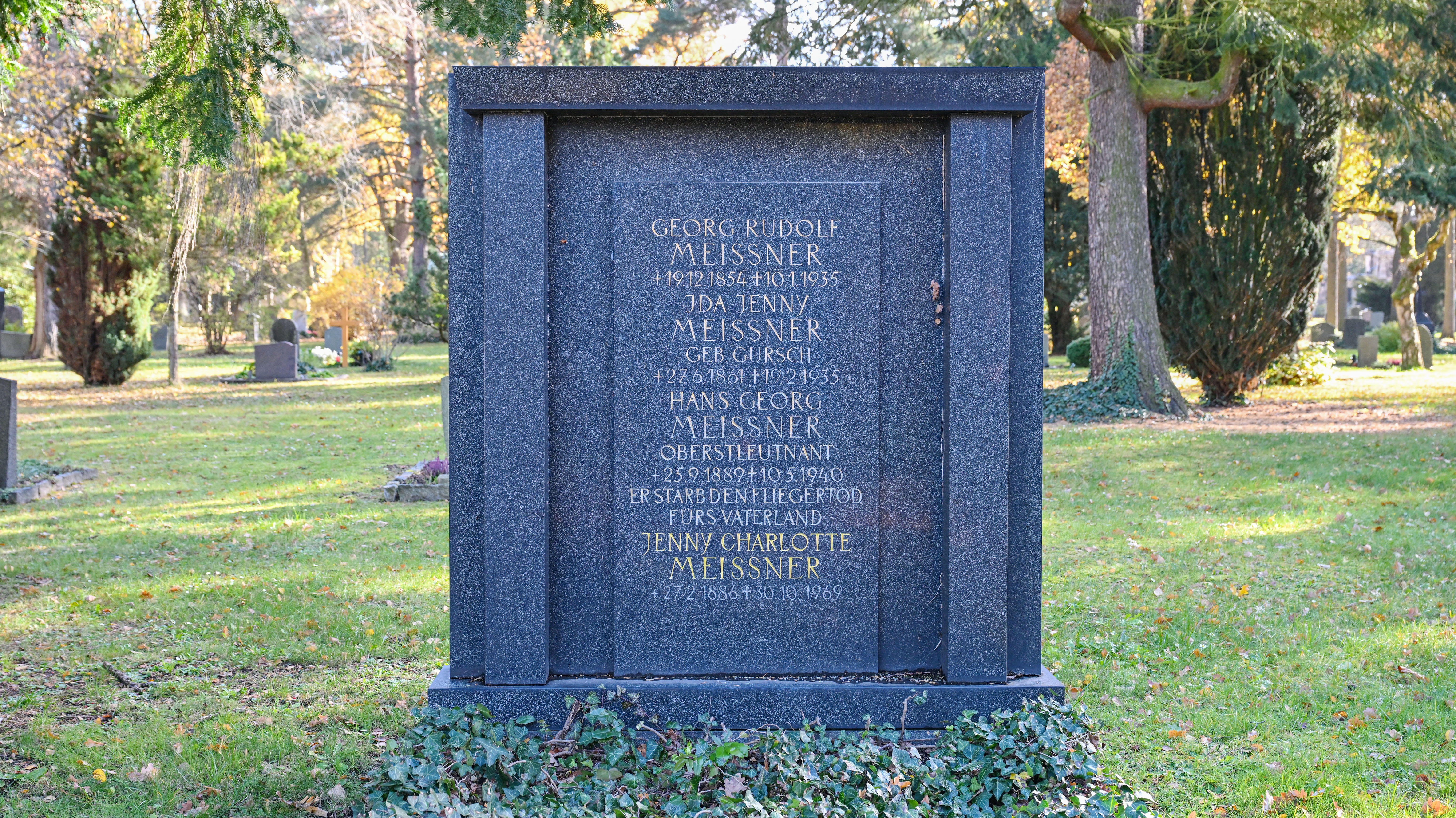 Grabstein für Hans Georg Meissner und weitere Familienangehörige
© StSG/GSMP, Holm Helis, 2025 Grab von Hans Georg Meissner