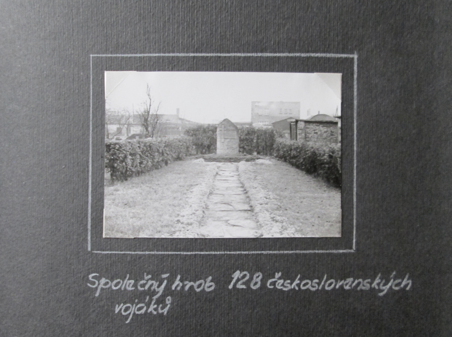 Blick auf die Gedenkanlage für Widerstandskämpfer aus der ČSSR aus dem Album der Familie von Stanislav Langr
© Privatbesitz