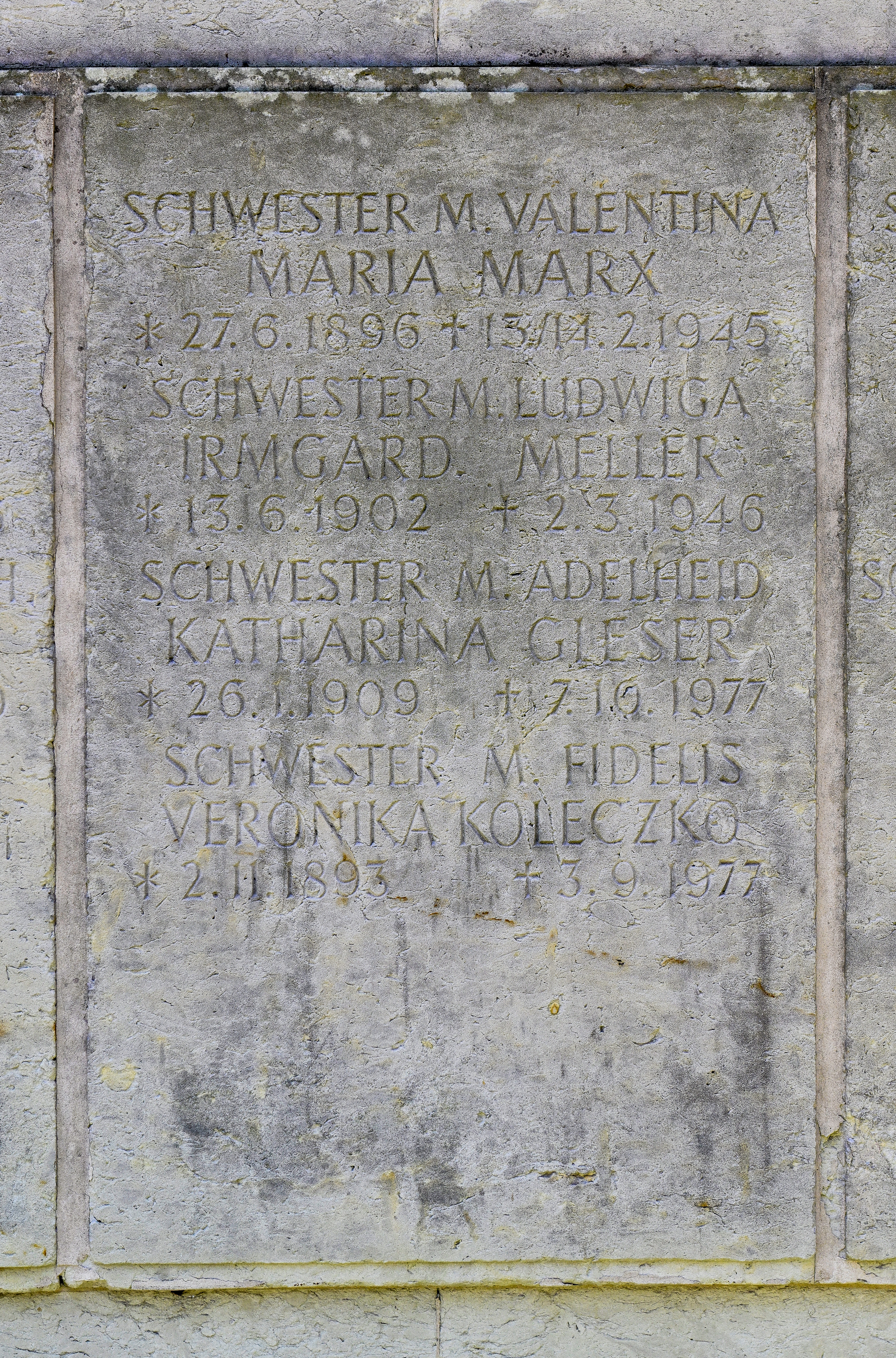 Grabtafel für Schwester Maria Valentina (Maria Marx) und weitere Schwestern 
© StSG/GSMP, Holm Helis, 2024