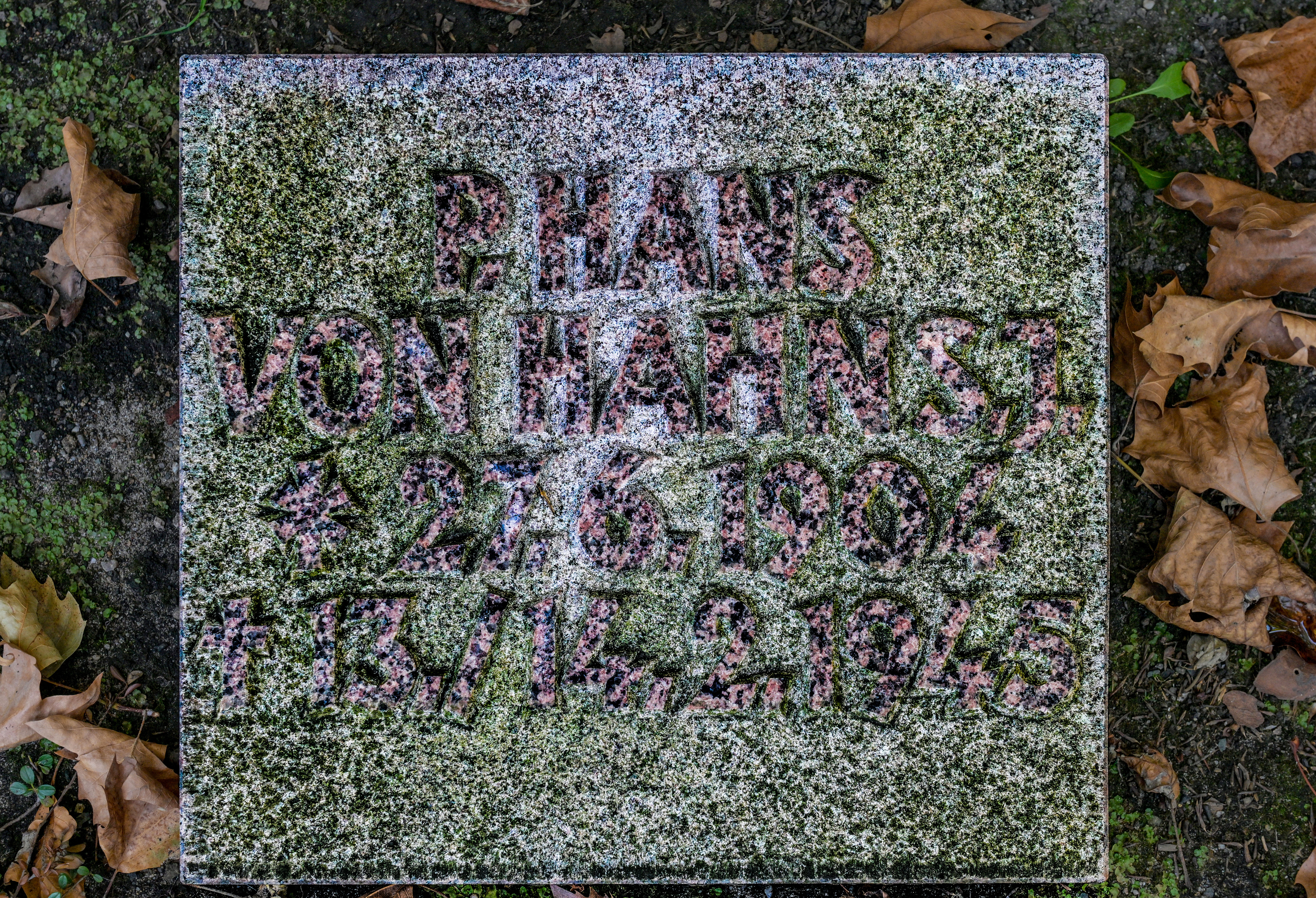 Symbolische Grabplatte für Hans von Hahn 
© StSG/GSMP, Holm Helis, 2024