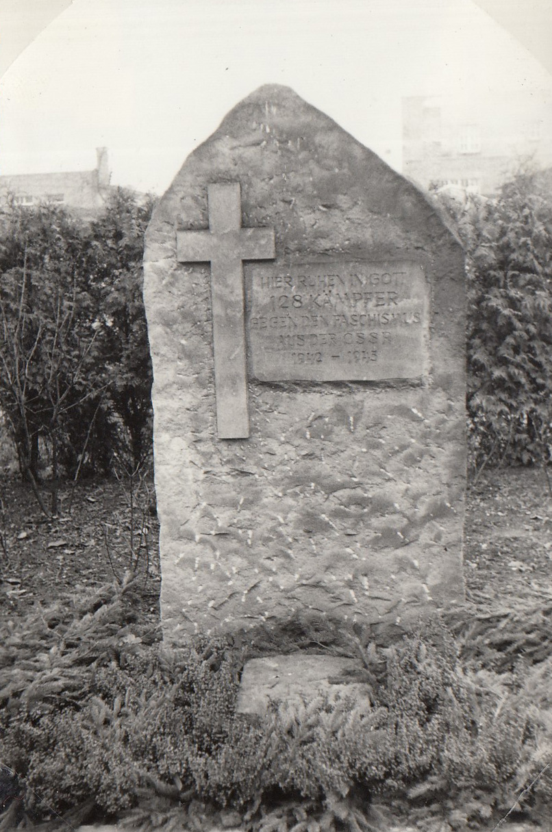 Gedenkstein für Widerstandskämpfer aus der ČSSR aus dem Album der Familie von Stanislav Langr
© privat